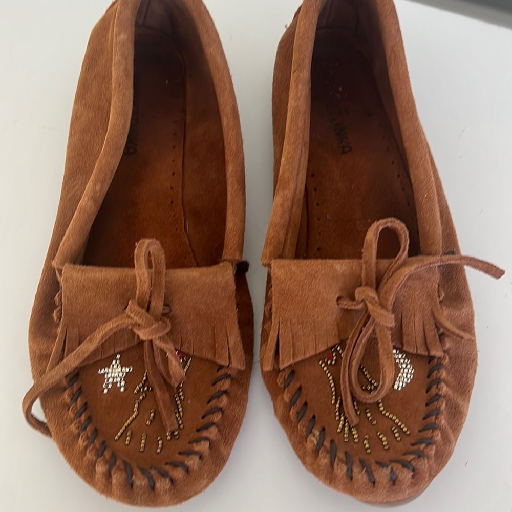 Gently worn Minnetonka “wolf” size 8
